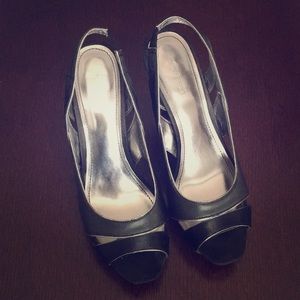 Black open toe heel. Leather & fabric.